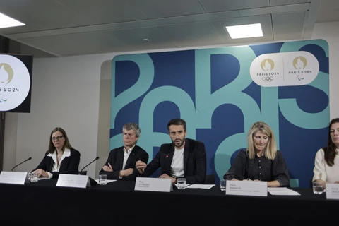 Ban Tổ chức Olympic Paris 2024 trong cuộc họp báo công bố thời điểm tổ chức Thế vận hội tại Saint-Denis, ngày 8/3/2024. (Ảnh: AFP/TTXVN)