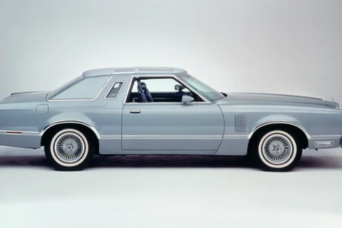 Chiếc Diamond Jubilee Thunderbird đời 1978 của Ford. (Nguồn: Getty Images/CNN)