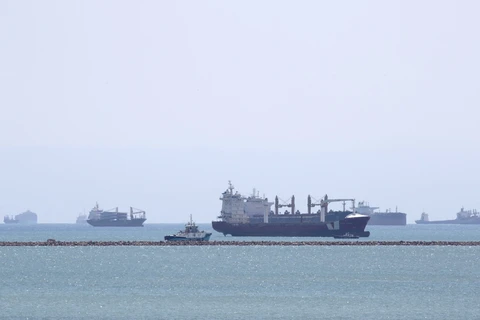 Tàu thuyền di chuyển trên Biển Đỏ. (Ảnh: AFP/TTXVN)
