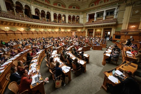 Toàn cảnh một phiên họp Quốc hội Thụy Sĩ tại Bern. (Ảnh: AFP/TTXVN)