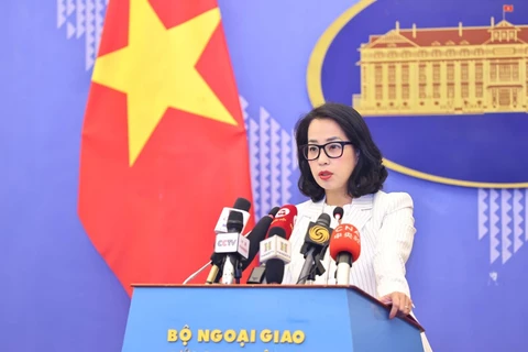 Người Phát ngôn Bộ Ngoại giao Phạm Thu Hằng chủ trì họp báo thường kỳ tháng 6/2024. (Ảnh: Minh Đức/TTXVN)