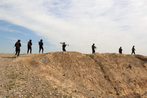 Các lực lượng Iraq tham gia chiến dịch truy quét IS tại al-Miqdadiyah, tỉnh Diyala (Iraq), ngày 10/3/2024. (Ảnh: AFP/TTXVN)