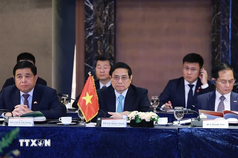 Thủ tướng Phạm Minh Chính phát biểu tại cuộc Tọa đàm với lãnh đạo một số tập đoàn lớn của Hàn Quốc. (Ảnh: Dương Giang/TTXVN)