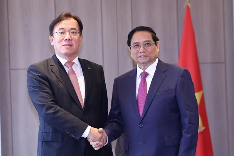 Thủ tướng Phạm Minh Chính tiếp ông Jeong Cheol-dong, Chủ tịch Tập đoàn LG Display. (Ảnh: Dương Giang/TTXVN)