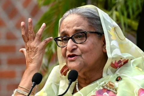 Bà Sheikh Hasina phát biểu trước báo giới tại Dhaka ngày 8/1/2024. (Ảnh: Getty Images/TTXVN)