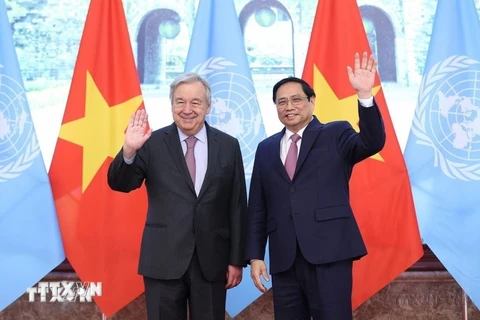 Thủ tướng Phạm Minh Chính tiếp Tổng Thư ký Liên hợp quốc António Guterres thăm chính thức Việt Nam, năm 2022. (Ảnh: Dương Giang/TTXVN)