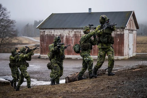 Binh sỹ Thụy Điển tham gia cuộc tập trận ở Kungsangen, gần Stockholm hồi đầu năm nay. (Ảnh: AFP/TTXVN)