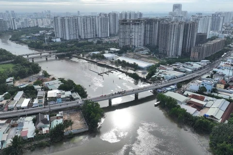 Cầu Rạch Đỉa nối Quận 7 và huyện Nhà Bè (Thành phố Hồ Chí Minh). (Ảnh: TTXVN phát)