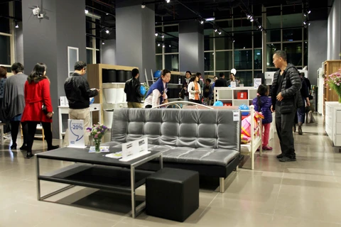 Cửa hàng mới nhất của JYSK tại Mandarin Garden có nhiều mặt hàng nội thất hơn bao gồm hơn 1500 loại sản phẩm được trưng bày trong không gian rộng 870 mét vuông (dành cho đồ trong nhà) và sẽ còn có thêm 200 mét vuông trưng bày (dành cho đồ ngoài trời). (Ản