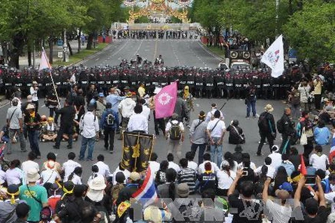 Phe đối lập tổ chức biểu tình phản đối dự luật ân xá ở thủ đô Bangkok hôm 7/11. (Nguồn: THX/TTXVN)
