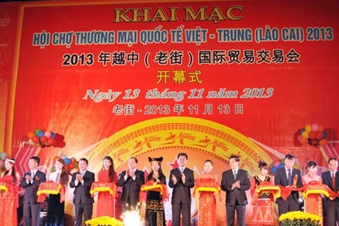 Khai mạc Hội chợ Thương mại Quốc tế Việt-Trung 