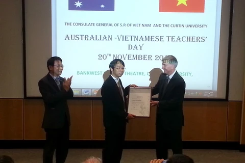 Lễ trao giấy chứng nhận công nhận việc thành lập VISAWA. (Nguồn: Tổng Lãnh sự quán Việt Nam tại Perth)
