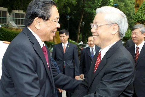 Tổng Bí thư Nguyễn Phú Trọng đón Tổng Bí thư, Chủ tịch nước Lào Choummaly Sayasone thăm hữu nghị Việt Nam tháng 8/2011. (Ảnh: Trí Dũng/TTXVN)