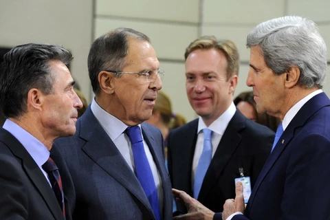 Tổng thư ký NATO Anders Fogh Rasmussen, Ngoại trưởng Nga Sergei Lavrov, Ngoại trưởng Na Uy Borge Brende và Ngoại trưởng Mỹ John Kerry tại cuộc họp Hội đồng Nga-NATO. (Nguồn: AFP/TXVN)