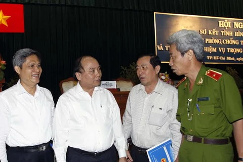 Phó Thủ tướng Nguyễn Xuân Phúc (thứ hai từ trái qua) cùng các đại biểu dự hội nghị. (Ảnh: Tấn Hoàng/Vietnam+)