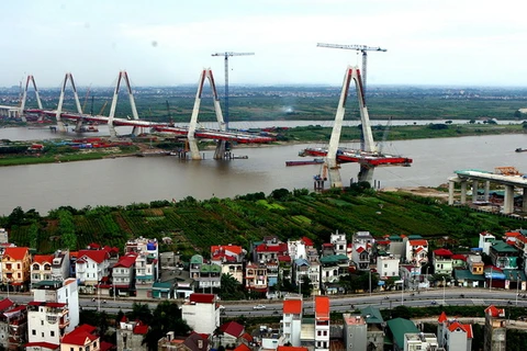 Toàn bộ hạng mục xây dựng cầu chính và cầu dẫn phía Bắc công trình cầu Nhật Tân. (Ảnh: Huy Hùng/TTXVN)