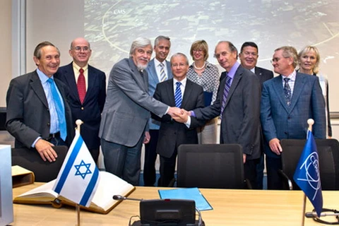 Israel chính thức tham gia nghiên cứu hạt nhân với châu Âu