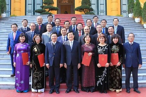 Chủ tịch nước trao quyết định phong hàm cho 22 Đại sứ 