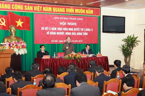 Chủ tịch Quốc hội Nguyễn Sinh Hùng phát biểu chị đạo hội nghị sơ kết 5 năm thực hiện Nghị quyết Trung ương 7 (khóa X). (Ảnh: Nguyễn Dân/TTXVN)