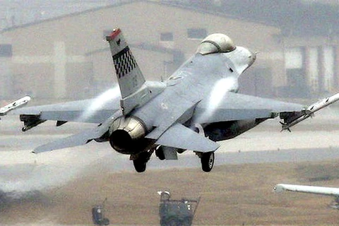 Mỹ triển khai 12 máy bay chiến đấu F-16 tới Hàn Quốc