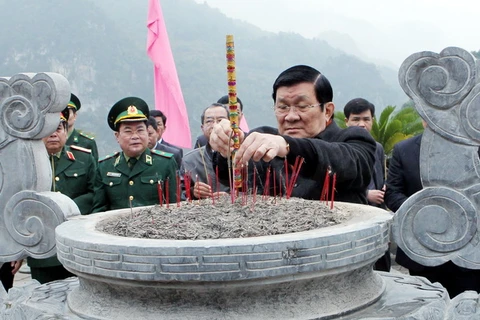 Chủ tịch nước thăm, kiểm tra tuyến biên giới Cao Bằng