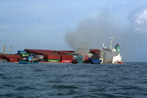 Hóa chất từ tàu chìm Heung A Dragon đe dọa môi trường