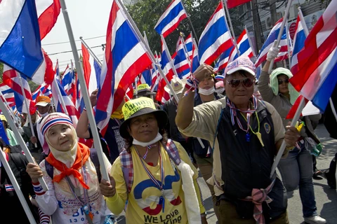 Những người biểu tình chống chính phủ tuần hành tại thủ đô Bangkok ngày 24/1. (Nguồn: AFP/TTXVN)