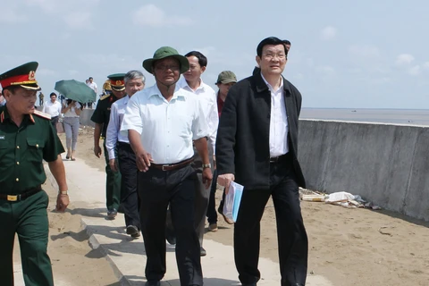 Chủ tịch nước khảo sát tuyến đê biển tại Trà Vinh, Sóc Trăng 