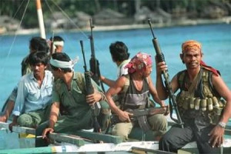 Một nhóm cướp biển ở eo biển Malacca. (Nguồn: http://atjehnews.com)