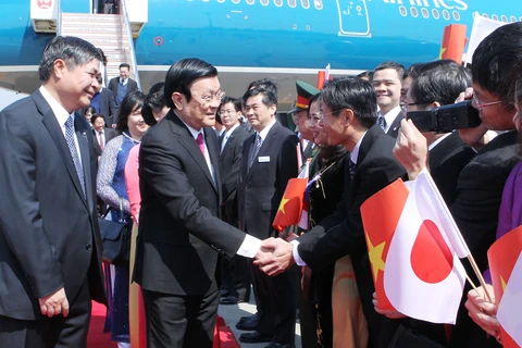 Chủ tịch nước và đoàn đại biểu Việt Nam tới Nhật Bản 