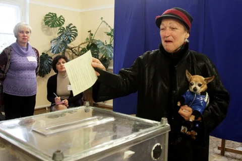 Tỷ lệ cử tri ở Crimea đi bỏ phiếu trưng cầu tăng từng giờ