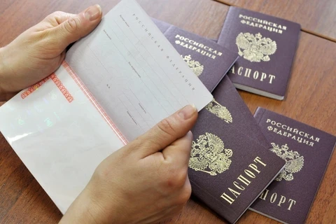Liên bang Nga bắt đầu phát hành hộ chiếu ở Crimea