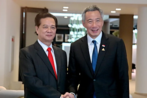 Thủ tướng Nguyễn Tấn Dũng gặp Thủ tướng Singapore Lý Hiển Long. (Nguồn: TTXVN)