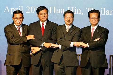 Thủ tướng bốn nước ( từ trái sang phải): Campuchia, Lào, Thái Lan và Việt Nam tại hội nghị cấp cao Ủy hội sông Mekong lần 1. (Ảnh: Đức Tám/TTXVN)
