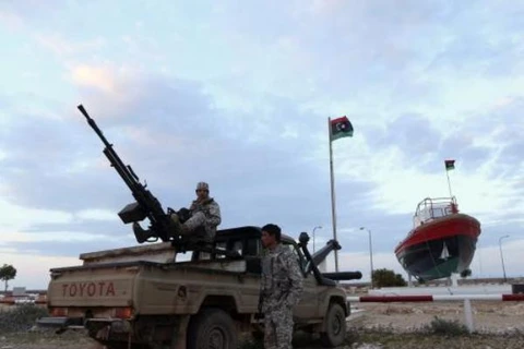 Phiến quân và chính phủ Libya thỏa thuận mở lại 2 cảng dầu 