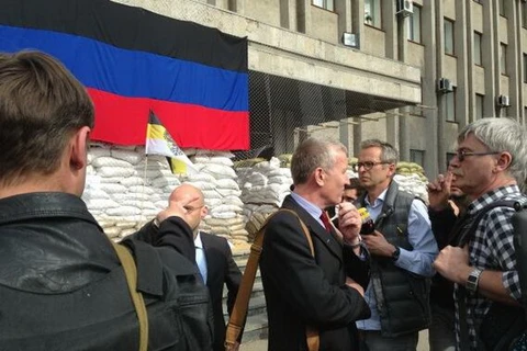 Phái bộ OSCE thị sát trận địa của người biểu tình Slavyansk