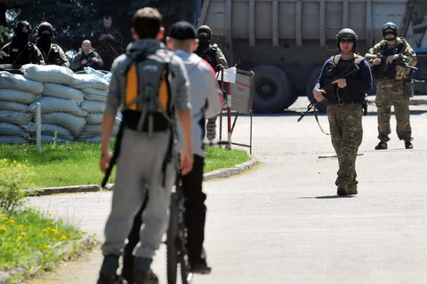 Lavrov: Ukraine cần ngừng chiến dịch quân sự tại miền Đông