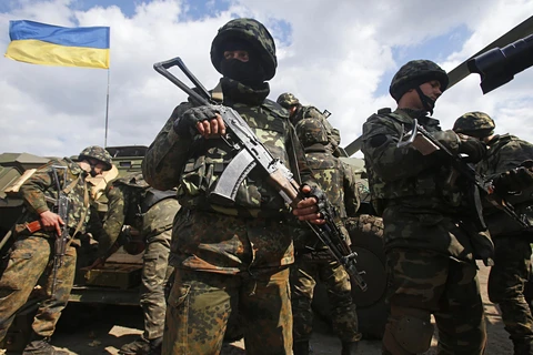 Ukraine triển khai gần 15.000 quân gần biên giới với Nga