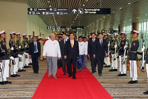 Thủ tướng bắt đầu chuyến tham dự Hội nghị Cấp cao ASEAN 24 