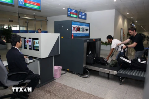 Phát hiện vận chuyển hàng cấm qua sân bay Tân Sơn Nhất