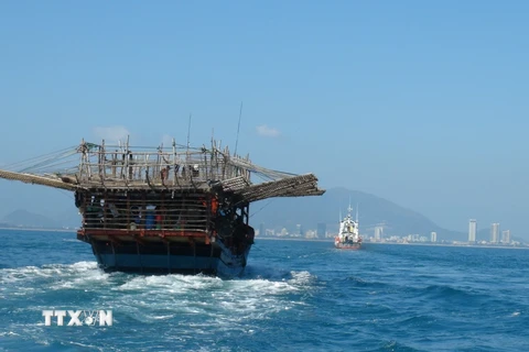 Bộ đội Biên phòng Thanh Hóa cứu nạn thành công một tàu cá 