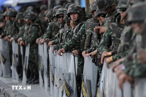 Thái Lan triển khai hàng nghìn binh sỹ chặn người biểu tình