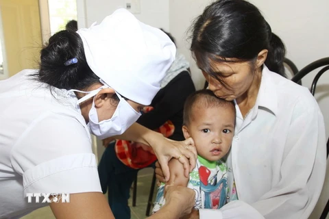 Quảng Trị tổ chức tiêm trở lại loại vắcxin Quinvaxem cho trẻ