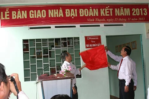 Bến Tre bàn giao 141 căn nhà "Đại đoàn kết" cho hộ nghèo