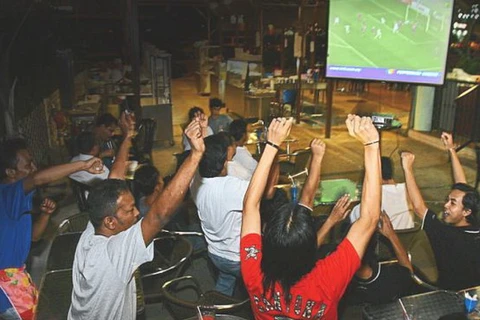 Dân Malaysia sôi sục cơn sốt bóng đá World Cup 2014 