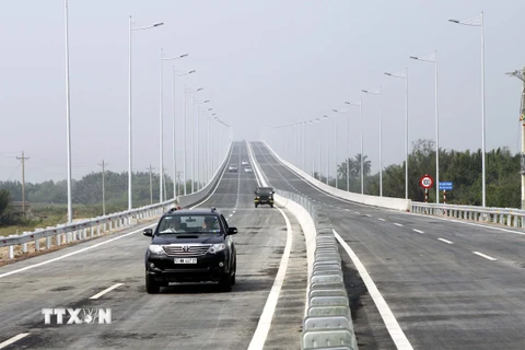 Xây thêm dải phân cách đường cao tốc Biên Hòa-Vũng Tàu