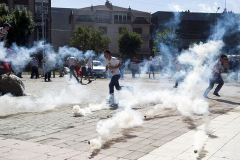 Đụng độ tái diễn giữa người biểu tình và cảnh sát ở Kosovo