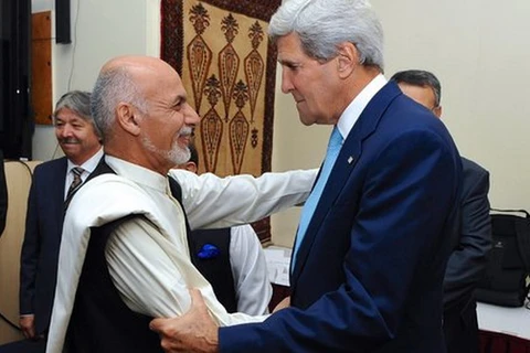 Ngoại trưởng Mỹ gặp các ứng cử viên Tổng thống Afghanistan