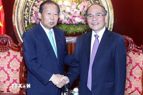 Chủ tịch Quốc hội Nguyễn Sinh Hùng tiếp Đoàn Nghị sỹ Nhật Bản