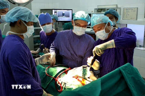 Phẫu thuật nối động mạch khoeo thành công nhờ kỹ thuật mới